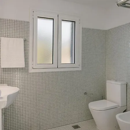 Laura - Serene Escape With A Private Pool Вилла Спартия