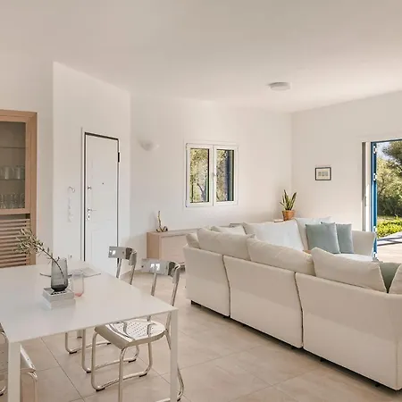 Laura - Serene Escape With A Private Pool וילה