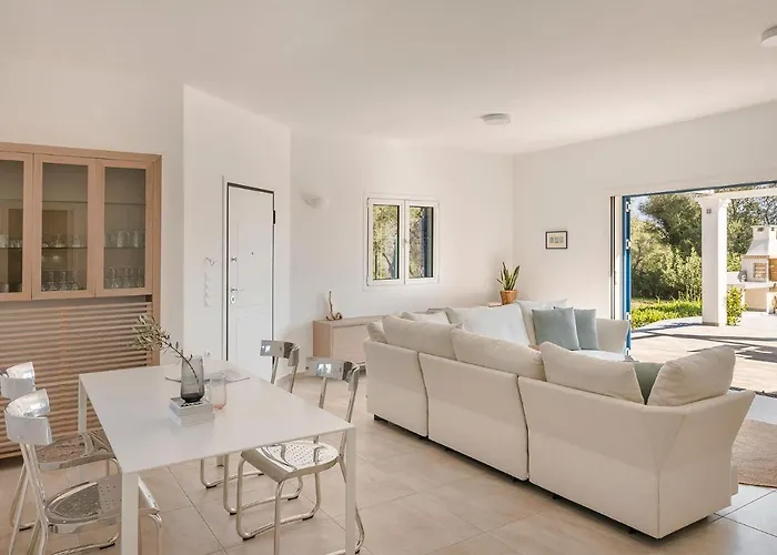 Laura - Serene Escape With A Private Pool Vila