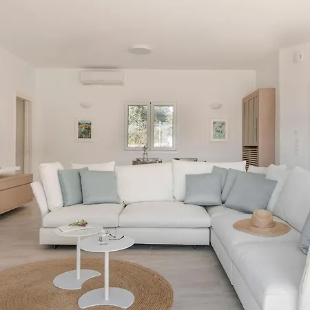 Vila Laura - Serene Escape With A Private Pool