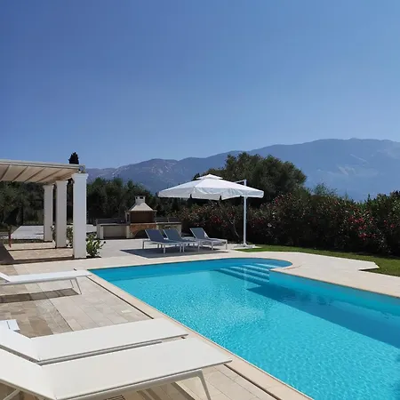 Laura - Serene Escape With A Private Pool *