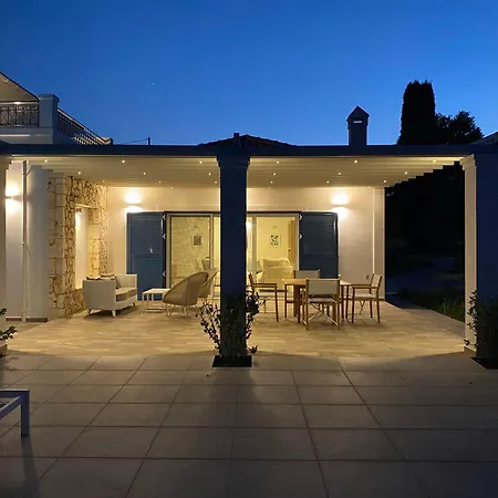 Laura - Serene Escape With A Private Pool Vila